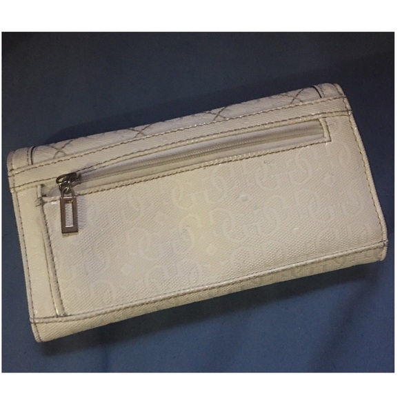 SOLD❣️Authentic GUESS Wallet - Picture 4 of 4